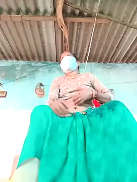 Snapshot of Hot-honi chatting on September 20, 2025, 12:06 pm Hot-honi online show from September 20, 2025, 12:06 pm