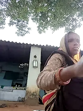 Snapshot of Hot-honi chatting on October 1, 2025, 2:06 am Hot-honi online show from October 1, 2025, 2:06 am