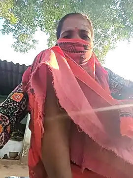 Snapshot of Hot-honi chatting on October 5, 2025, 1:59 am Hot-honi online show from October 5, 2025, 1:59 am