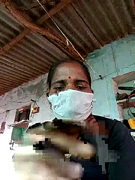 Snapshot of Hot-honi chatting on October 9, 2025, 1:53 pm Hot-honi online show from October 9, 2025, 1:53 pm