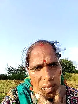 Snapshot of Hot-honi chatting on October 10, 2025, 11:31 am Hot-honi online show from October 10, 2025, 11:31 am