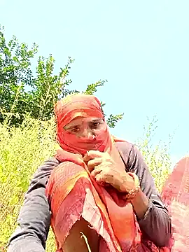 Snapshot of Hot-honi chatting on October 11, 2025, 8:02 am Hot-honi online show from October 11, 2025, 8:02 am