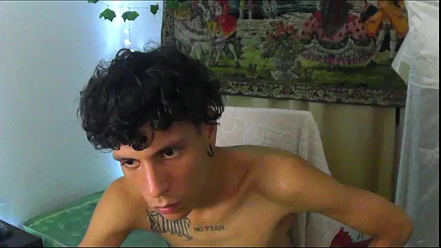 Snapshot of Crxxxsh chatting on September 9, 2025, 3:50 am Crxxxsh online show from September 9, 2025, 3:50 am