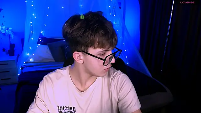 travis wolf  online show from November 24, 2025, 7:57 pm