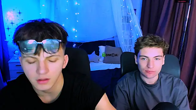 travis wolf  online show from December 13, 2025, 8:47 pm