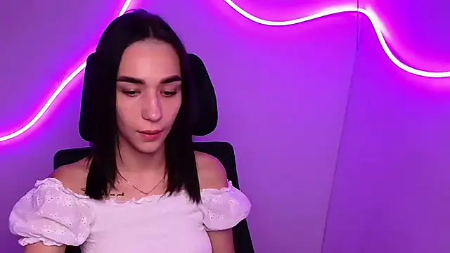 Snapshot of Bella_Night4 chatting on September 15, 2025, 5:29 am Bella Night4 online show from September 15, 2025, 5:29 am