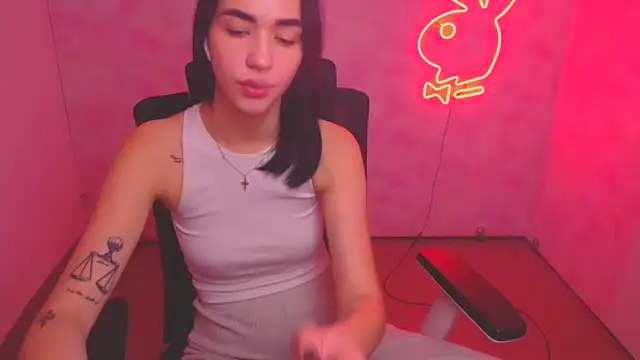 Snapshot of Bella_Night4 chatting on October 4, 2025, 6:22 am Bella Night4 online show from October 4, 2025, 6:22 am