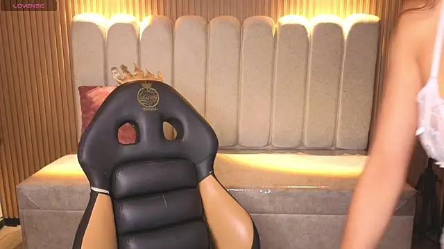  Mia Evans 1 online show from December 13, 2025, 8:14 pm