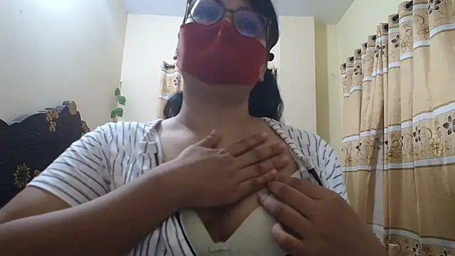 Elena cruz5 online show from April 15, 2026, 2:24 pm