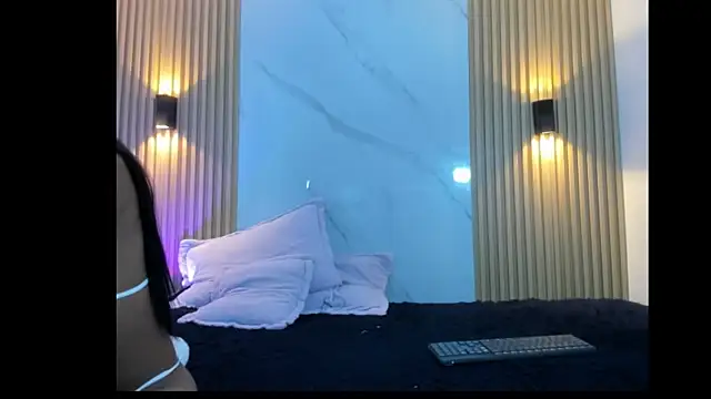 Snapshot of Valentinaliux_ chatting on October 14, 2025, 9:26 pm Valentinaliux  online show from October 14, 2025, 9:26 pm