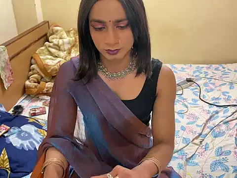 LuvLayla online show from February 17, 2026, 8:37 pm