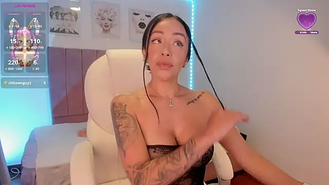 MarianaSandoval27 online show from November 19, 2025, 2:39 pm