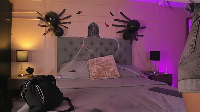 ALICESANDOVAL online show from November 7, 2025, 11:32 am