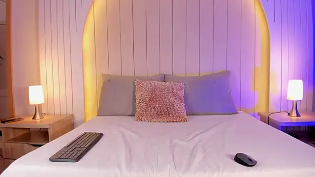 ALICESANDOVAL online show from December 17, 2025, 11:38 am