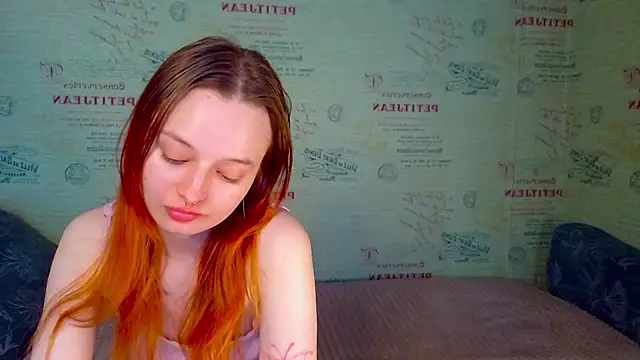 Snapshot of emi_less chatting on May 29, 2026, 1:03 am emi less online show from May 29, 2026, 1:03 am