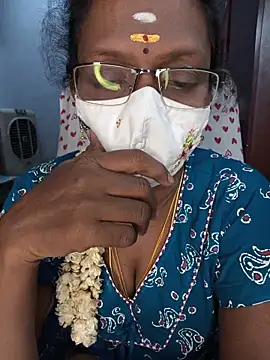 Snapshot of umashreetamil chatting on May 13, 2026, 2:47 pm umashreetamil online show from May 13, 2026, 2:47 pm