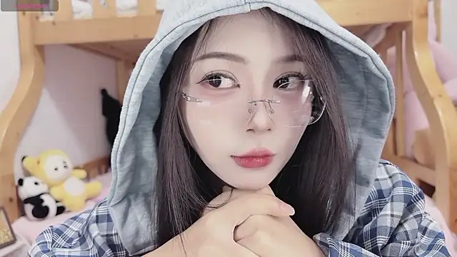 Sue101010 online show from October 12, 2025, 12:59 pm