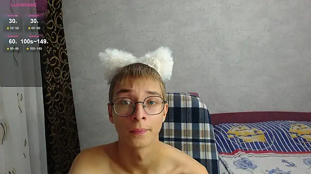 glasses cat online show from September 9, 2025, 5:23 pm