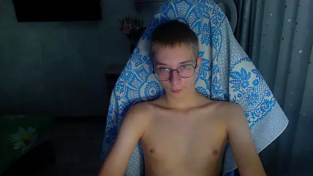 glasses cat online show from February 14, 2026, 11:34 pm