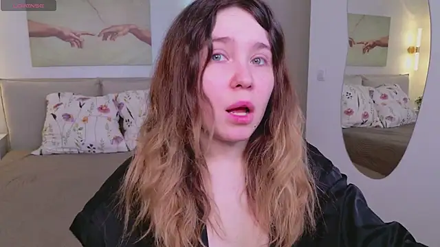 Lina Glow online show from March 27, 2026, 6:52 am