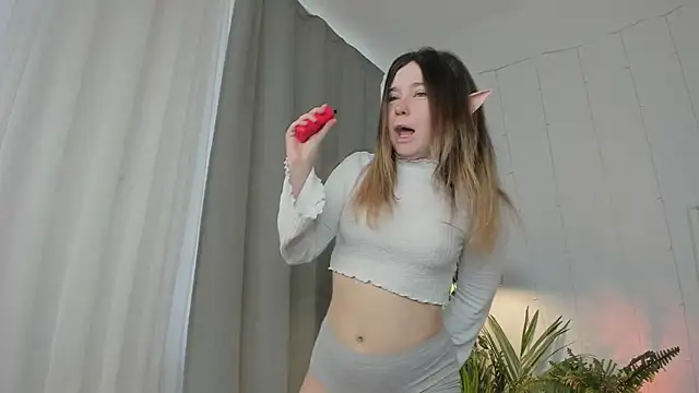 Lina Glow online show from April 14, 2026, 6:52 am