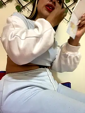 JesicaHorny69 online show from October 15, 2025, 2:06 pm