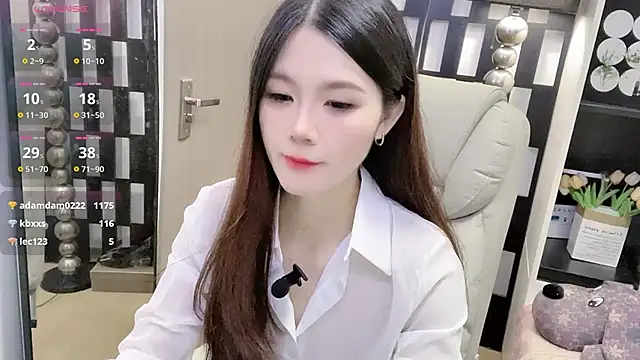 Yueyue-MM online show from November 2, 2025, 11:34 am