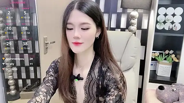 Yueyue-MM online show from November 6, 2025, 12:33 am