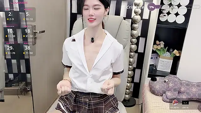 Yueyue-MM online show from May 3, 2026, 1:11 am