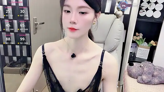 Yueyue-MM online show from May 10, 2026, 2:39 am