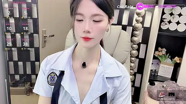 Yueyue-MM online show from May 13, 2026, 1:03 am