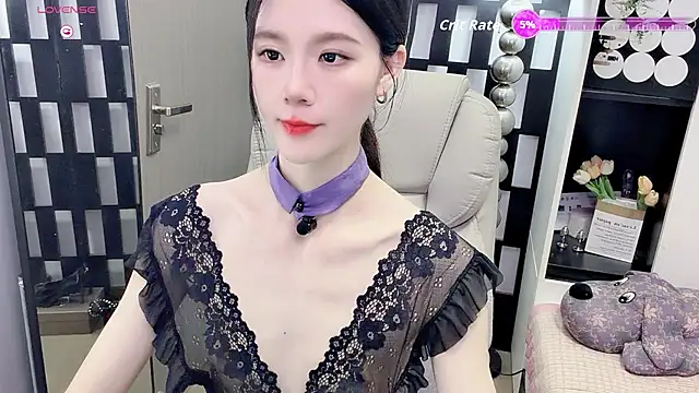 Yueyue-MM online show from May 17, 2026, 12:23 pm