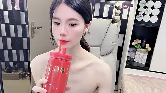 Yueyue-MM online show from May 18, 2026, 4:13 pm