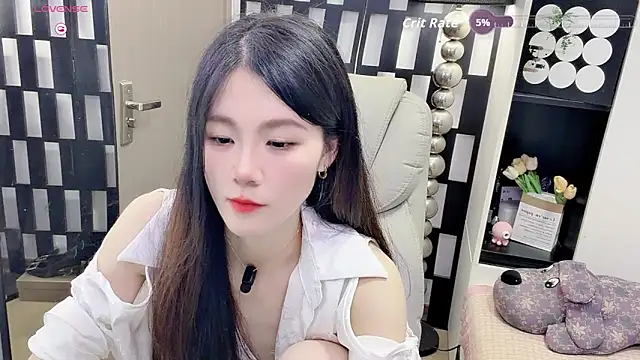 Yueyue-MM online show from May 28, 2026, 2:14 pm