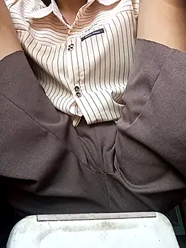 simi-lucy online show from October 28, 2025, 6:28 am