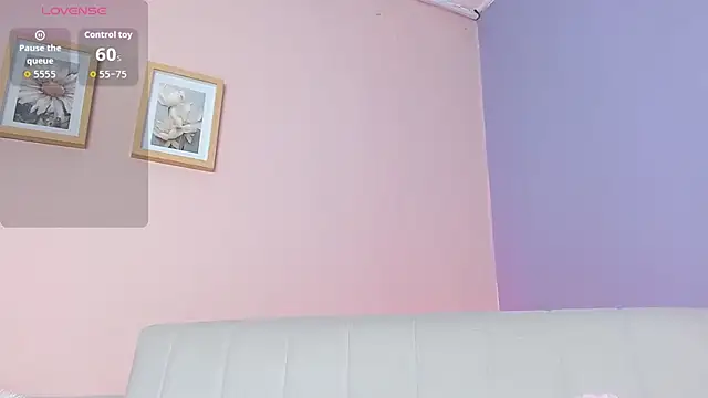 lourdes moon22 online show from October 10, 2025, 1:10 pm