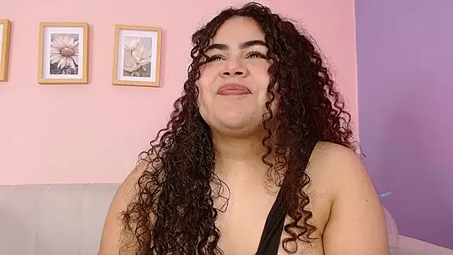 lourdes moon22 online show from October 20, 2025, 1:22 pm