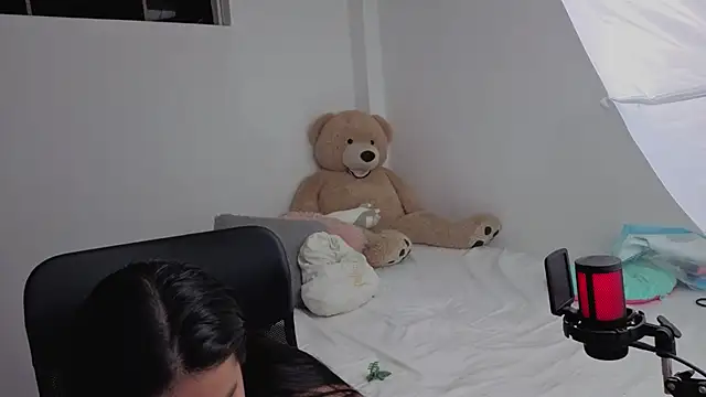 valerihouse online show from March 3, 2026, 12:50 am