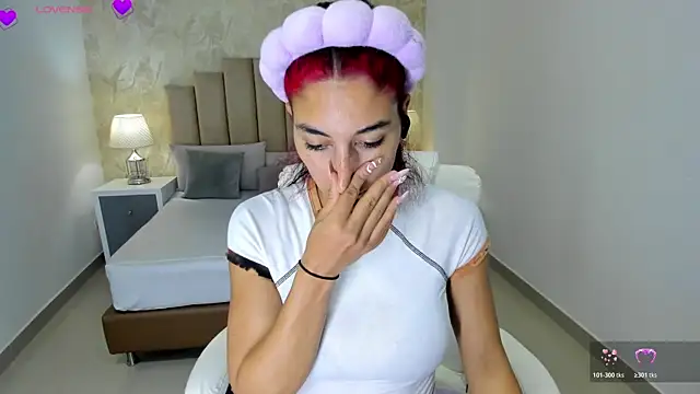 Scarlett 12 online show from March 30, 2026, 9:32 am