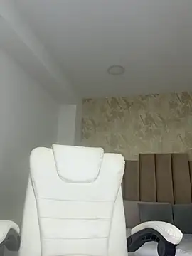 Scarlett 12 online show from April 7, 2026, 9:21 am