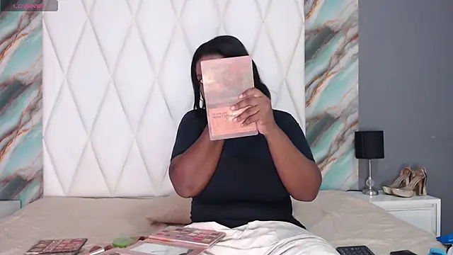 Snapshot of PenelopeBoobss chatting on September 19, 2025, 5:13 pm PenelopeBoobss online show from September 19, 2025, 5:13 pm