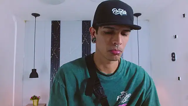 Franvill Trato online show from November 12, 2025, 7:13 pm