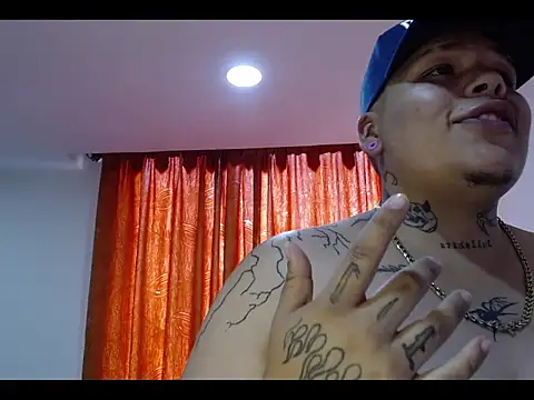 Snapshot of Yulian_bigclit7 chatting on September 16, 2025, 9:16 pm Yulian bigclit7 online show from September 16, 2025, 9:16 pm