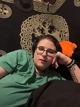 Snapshot of Harleesinn chatting on November 10, 2025, 5:28 am Harleesinn online show from November 10, 2025, 5:28 am