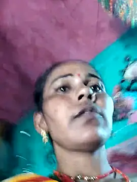 Pooja750 online show from October 26, 2025, 3:34 am