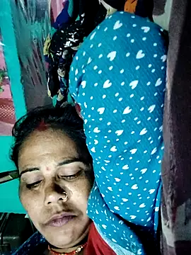 Pooja750 online show from November 29, 2025, 8:01 pm