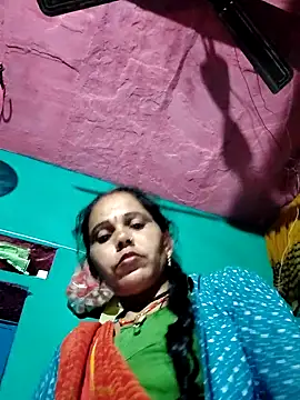 Pooja750 online show from December 22, 2025, 6:49 pm