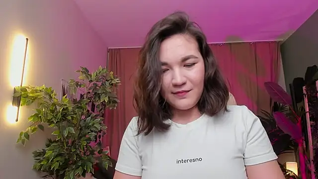 Halle Berrry online show from December 14, 2025, 2:11 pm