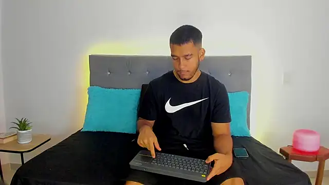  online show from November 5, 2025, 11:21 am