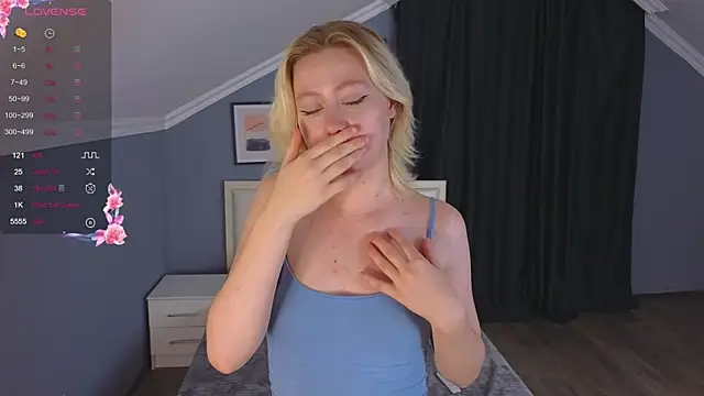 Snapshot of Violet_Willis chatting on October 3, 2025, 4:04 pm Violet Willis online show from October 3, 2025, 4:04 pm